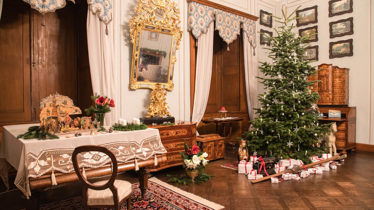 FOTO: Vánočně vyzdobený zámek v Třeboni a hrobka Schwarzenbergů lákají do jižních Čech